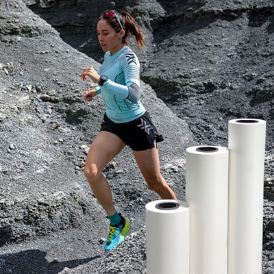 Hur tar man bort klibbigt sublimeringspapper från en yta?